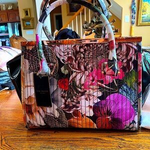 NWT StunningTED BAKER London Floral&BlackVerne Handbag.GORGEOUS.BeautyToDressing